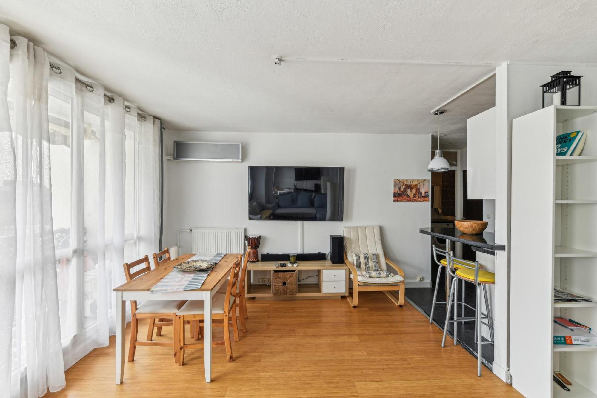 Chic And Comfortable Apart With Balcony Levallois-Perret Bagian luar foto